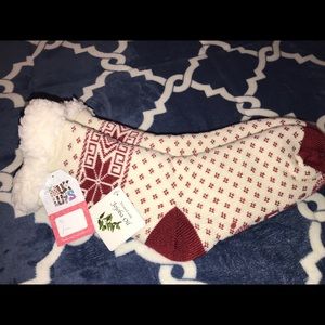 MUK LUKS Red Snowflake Cabin Socks Size L/XL NWT